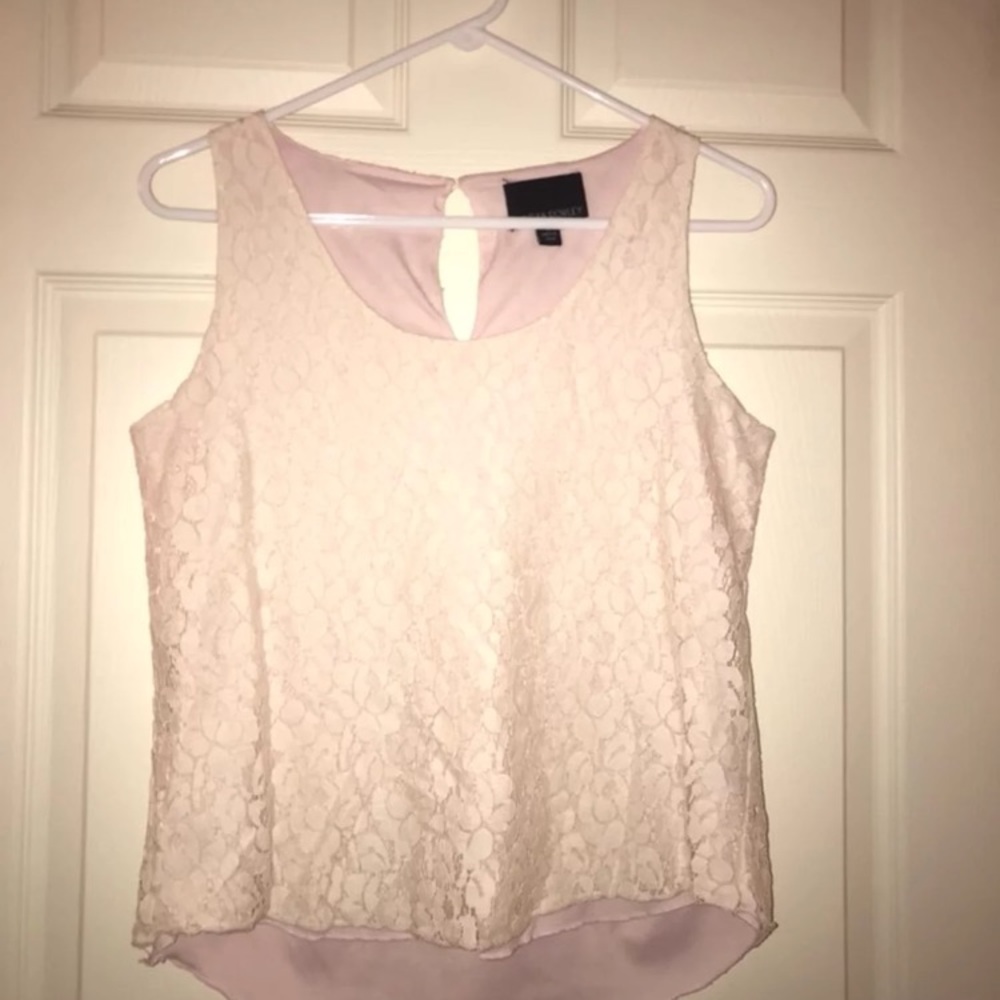 WHITE LACE TANK WITH FLORAL DESIGNS